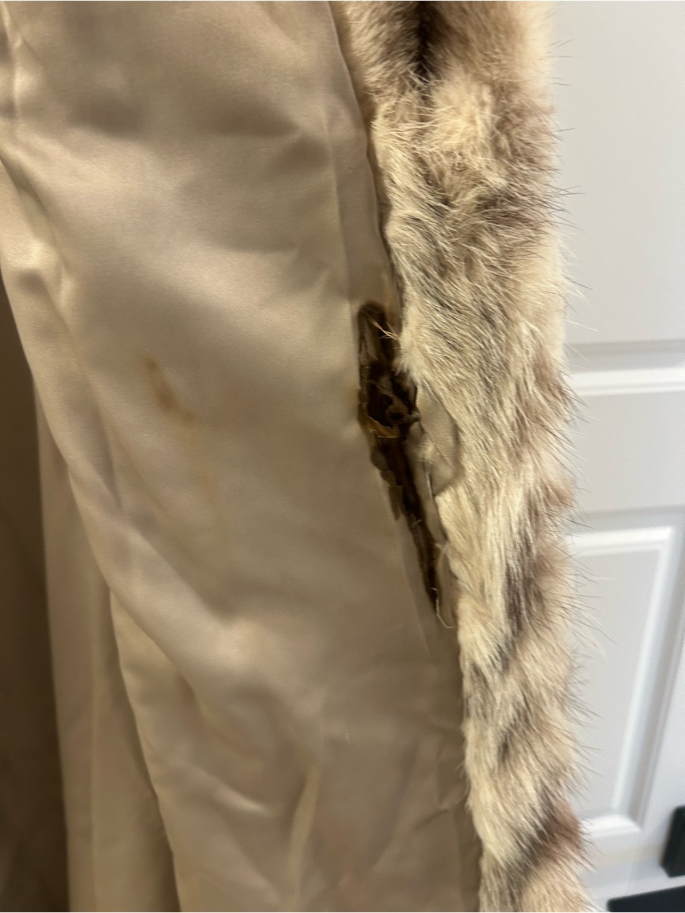 Vintage Full-Length Fur Coat in Blonde Taupe - Picture 3 of 6